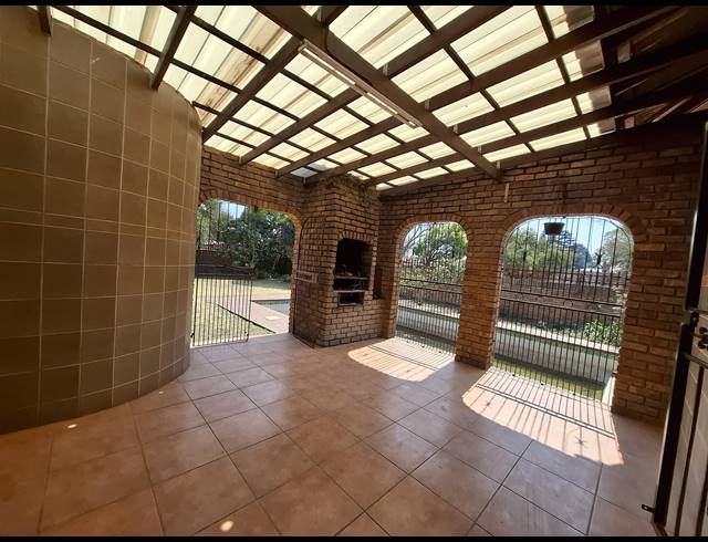 4 BEDROOM HOUSE FOR SALE IN DERSLEY